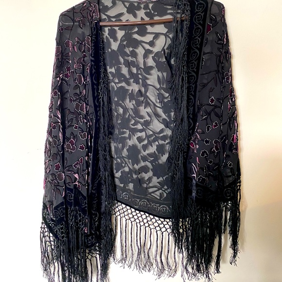 Beautiful shawl - Picture 2 of 4